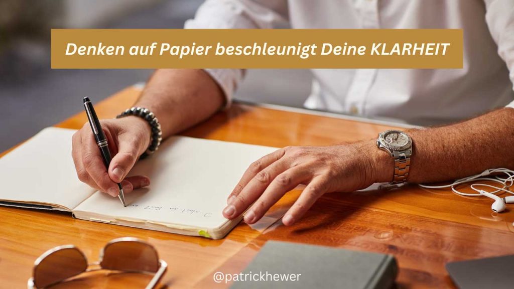 Patrick Hewer schreibt auf Papier – Denken auf Papier beschleunigt Klarheit